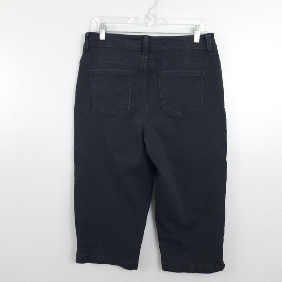 Time & Tru Black Pull On Capri Jeans - Picture 2 of 3